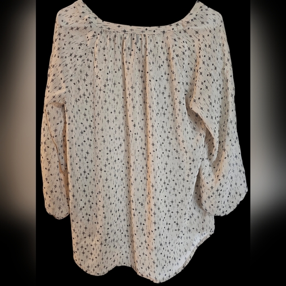 Maurices Women's Cream Blouse with Black Pattern, size medium. - Picture 5 of 7